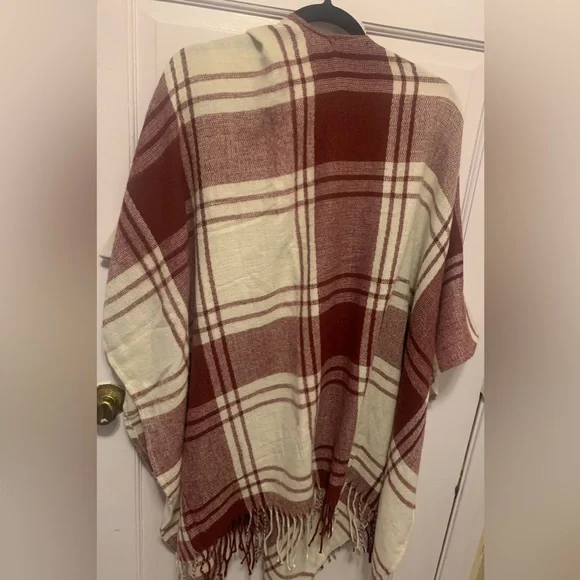 Banana Republic Mariana Shawl-Winter White/Maroon